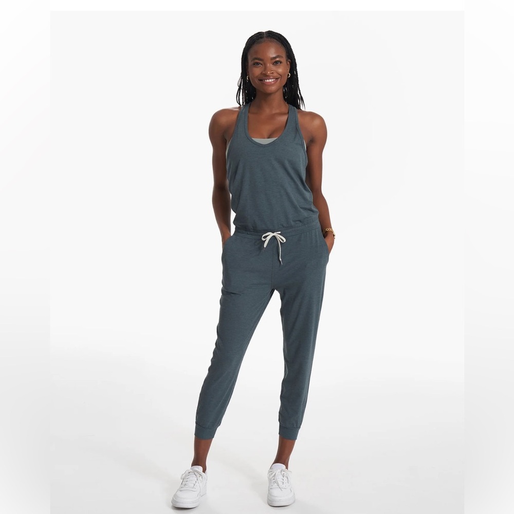 Vuori Lux Jumpsuit in stone heather